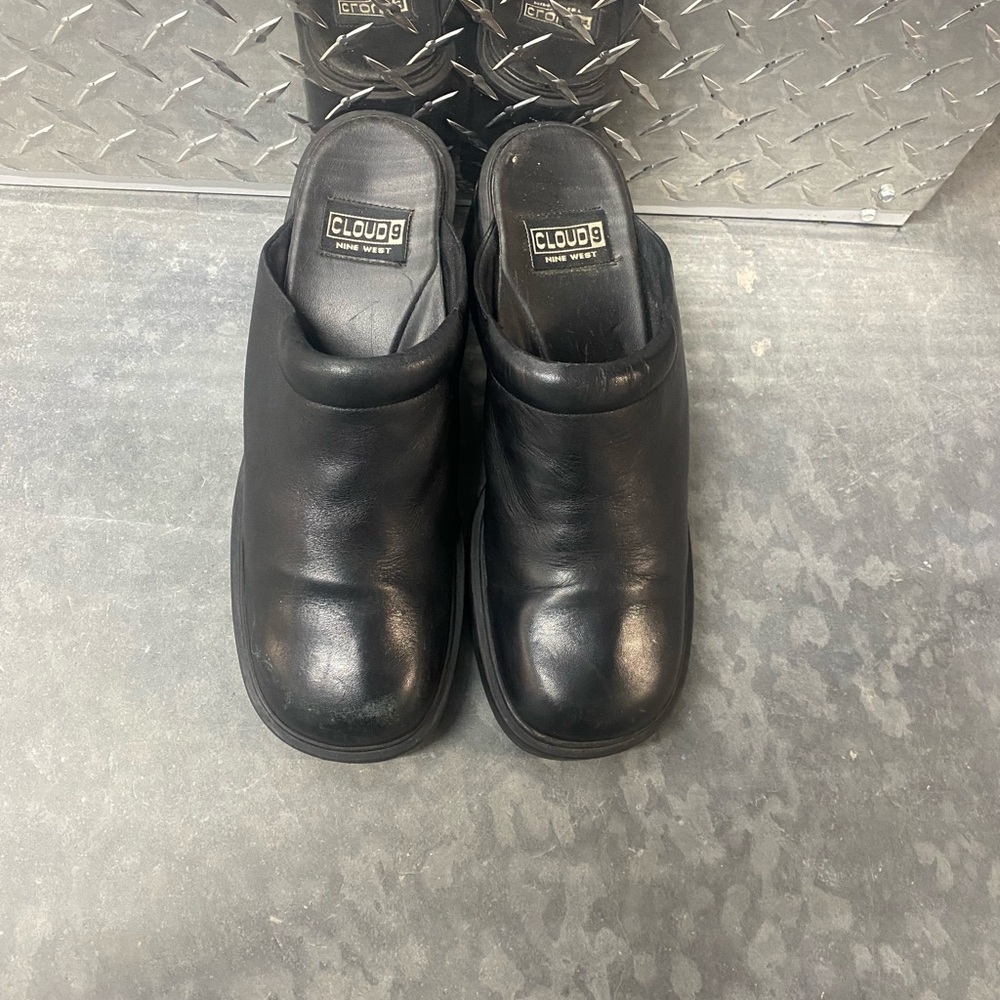 Nine West Cloud 9 Black leather slip on Mules. Square toe size 9.5